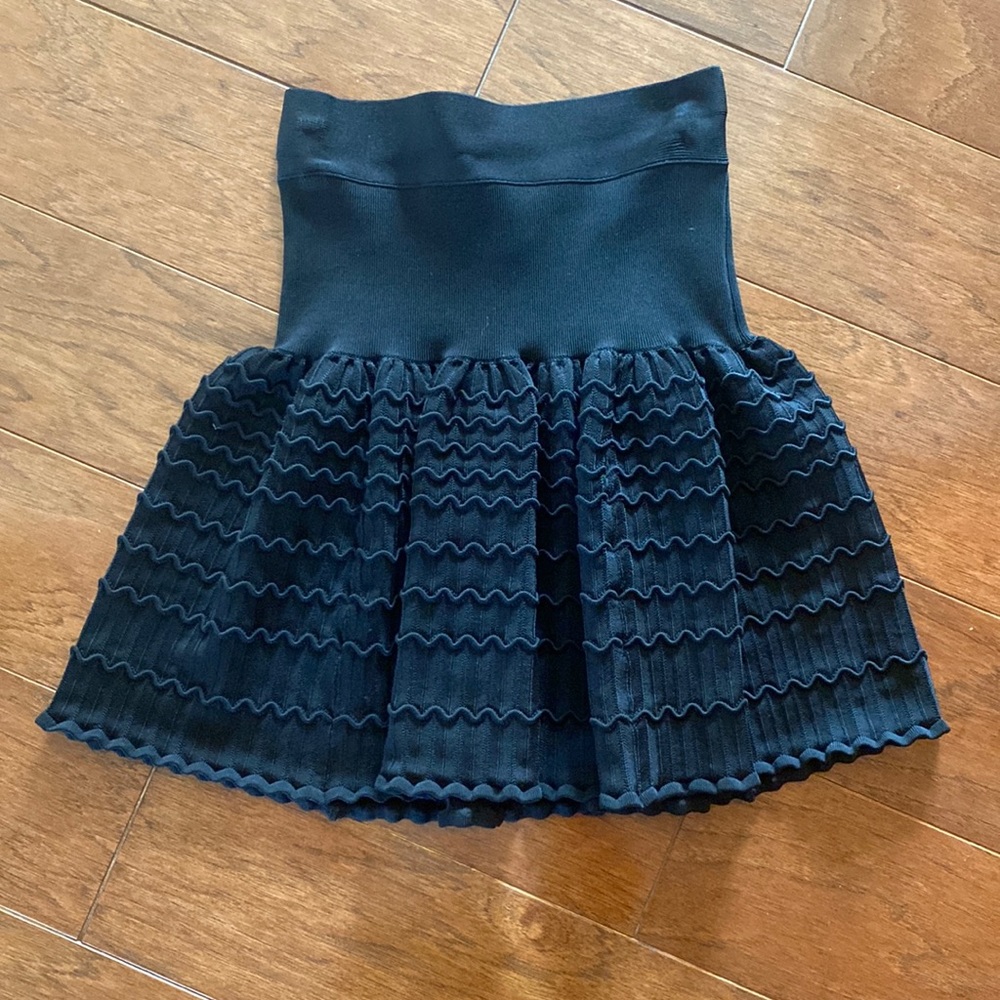 BCBG black wavy flared skirt. NWOT.